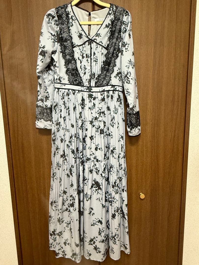ワンピース herlipto Grasse Floral Pleated Dress