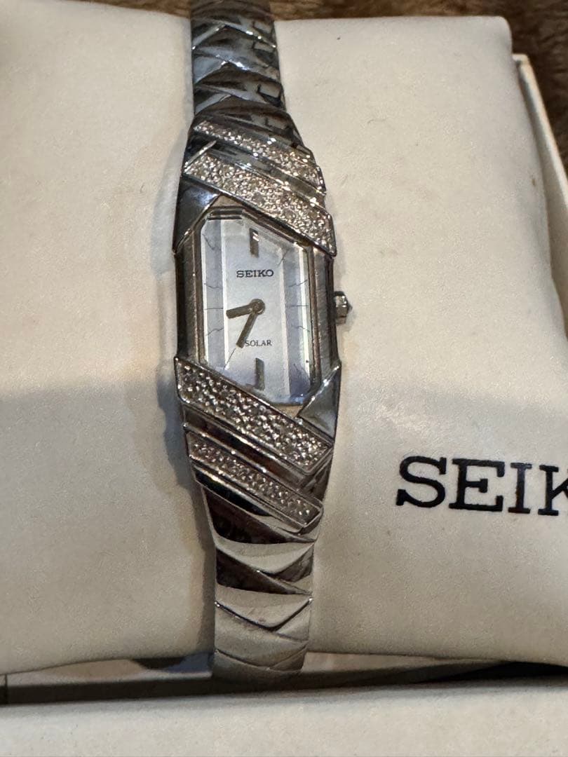 SEIKO SUP331 ソーラー時計 ダイヤモンド装飾