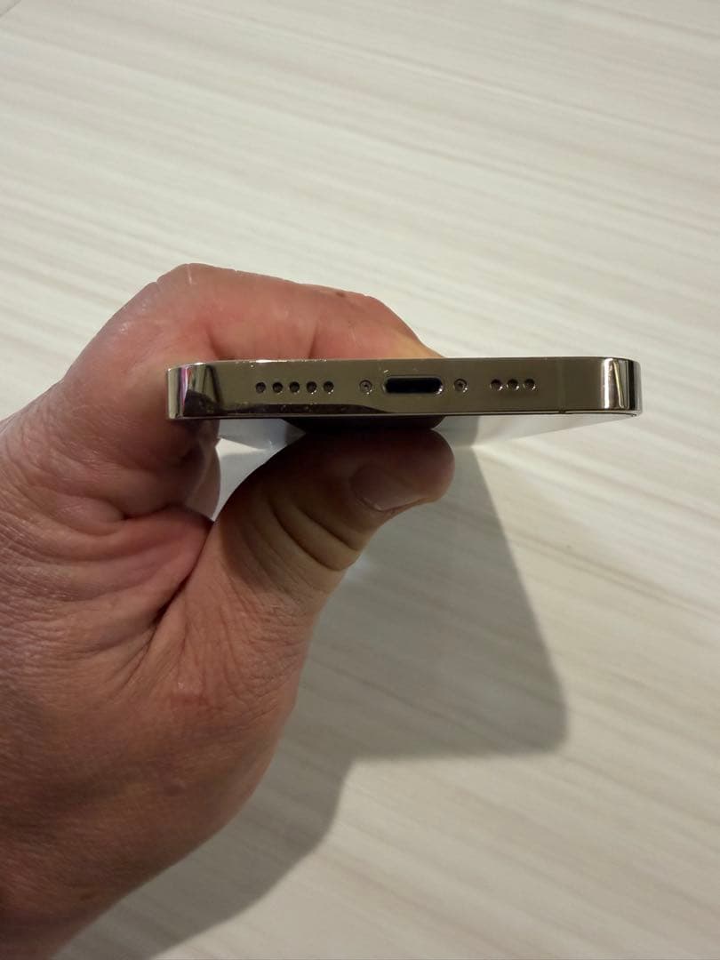 Apple iPhone 14 Pro ゴールド