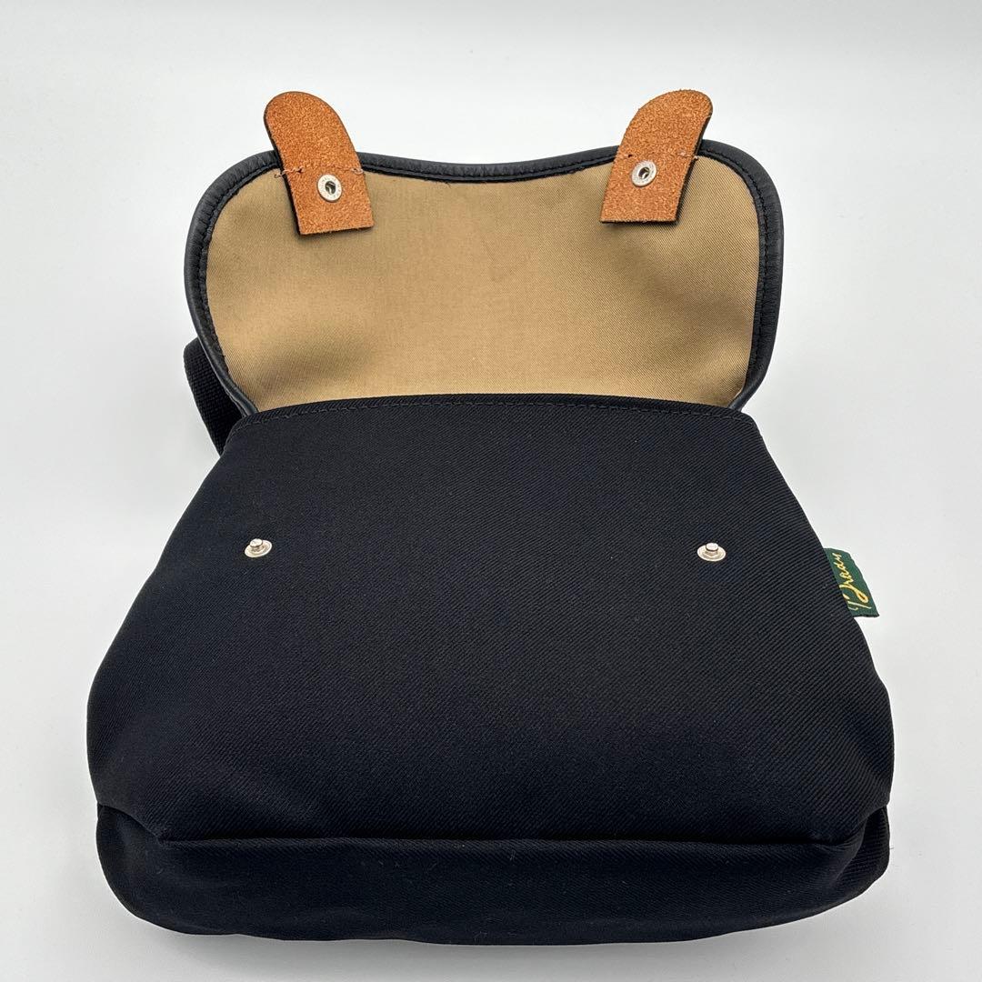 Brady AVON ショルダーバッグ ブラック 斜め掛け クロスボディ