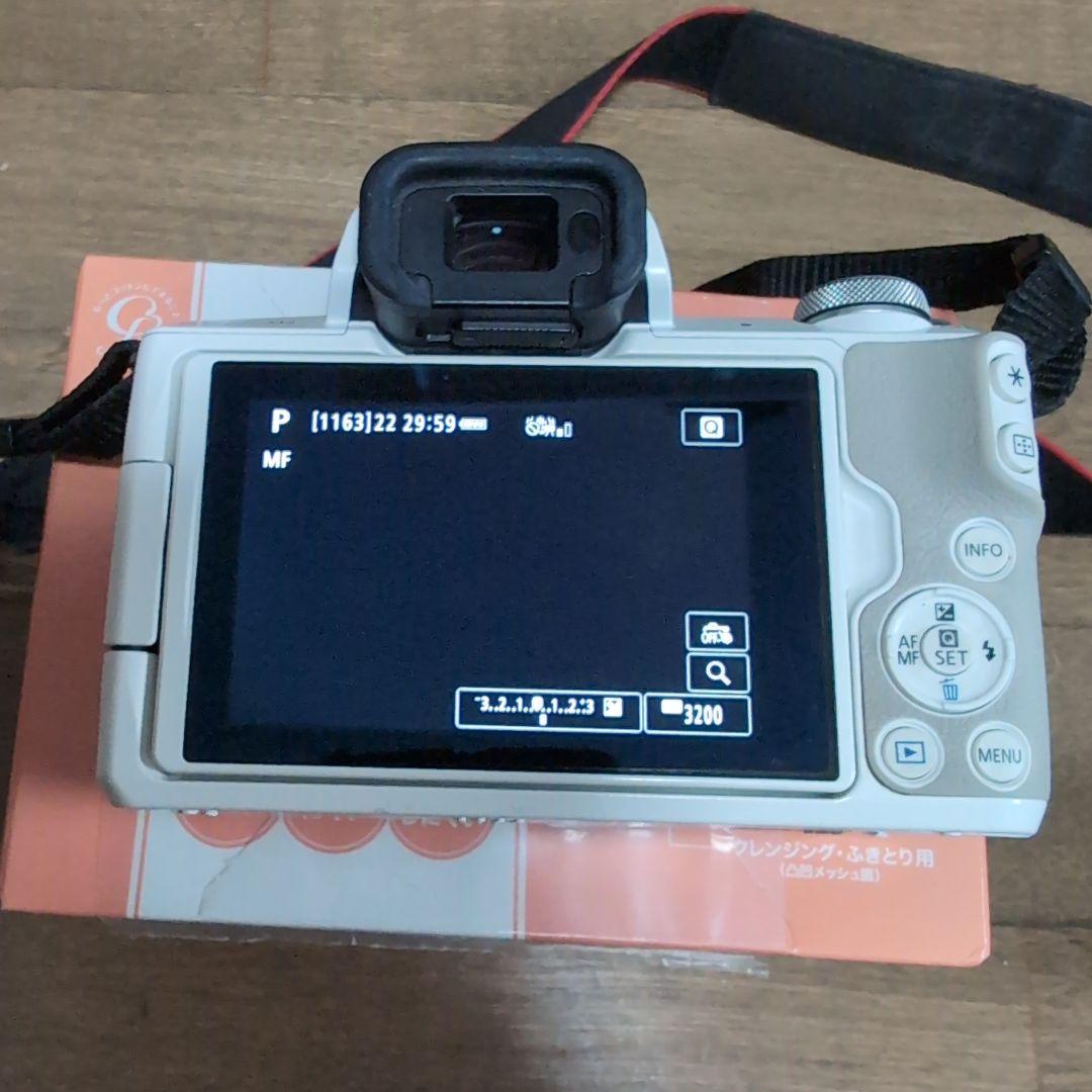 レンズ無し値引きします。キャノン　KISS　M２　ホワイト