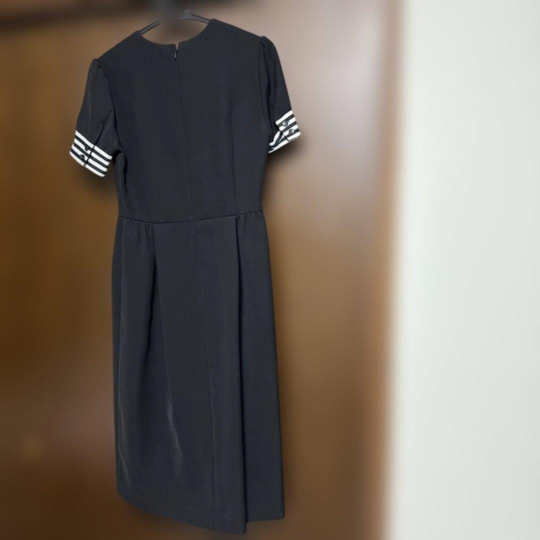 新品未使用　ボーダーズアットバルコニーブラック 半袖 ひざ丈ワンピース