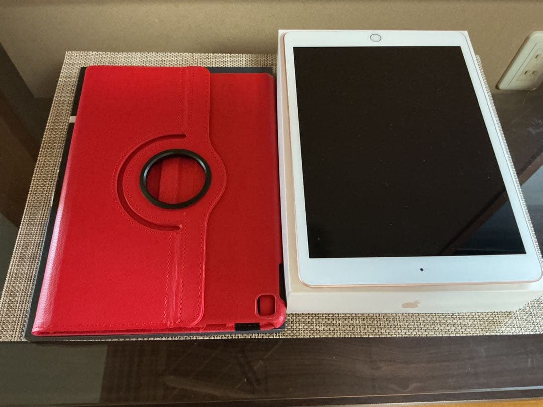 Apple iPad 第7世代　32GB 外箱、保護フィルム、ケース付き