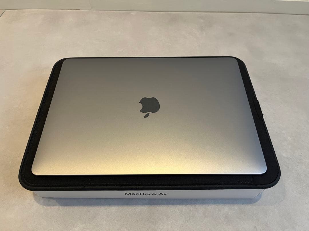 M1 MacBook Air 8GB 256GB USキーボード スリーブ付属