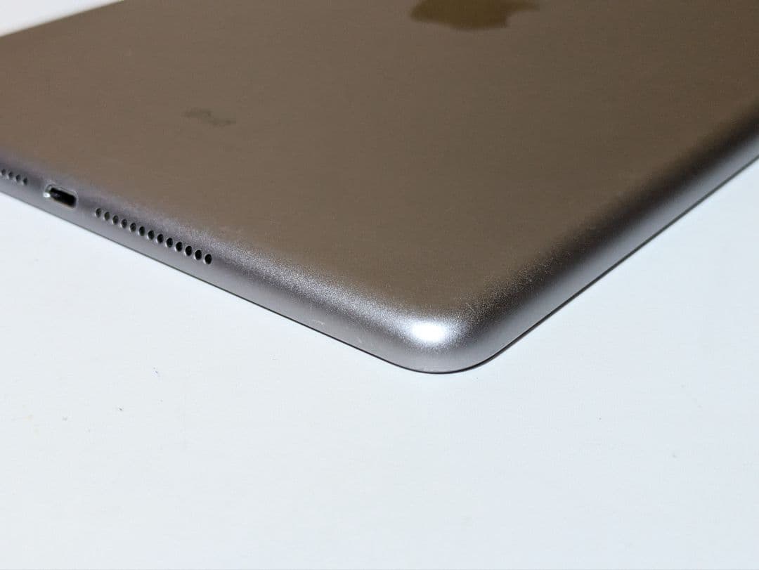 Apple iPad 第6世代　WiFi＋Cellular　スペースグレイ