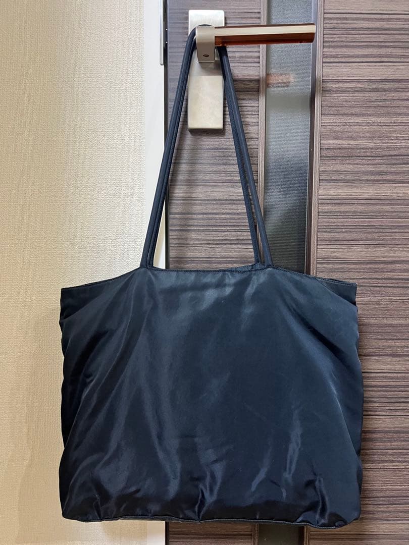 【人気】PRADA ナイロン トートバッグ 三角プレート 王冠