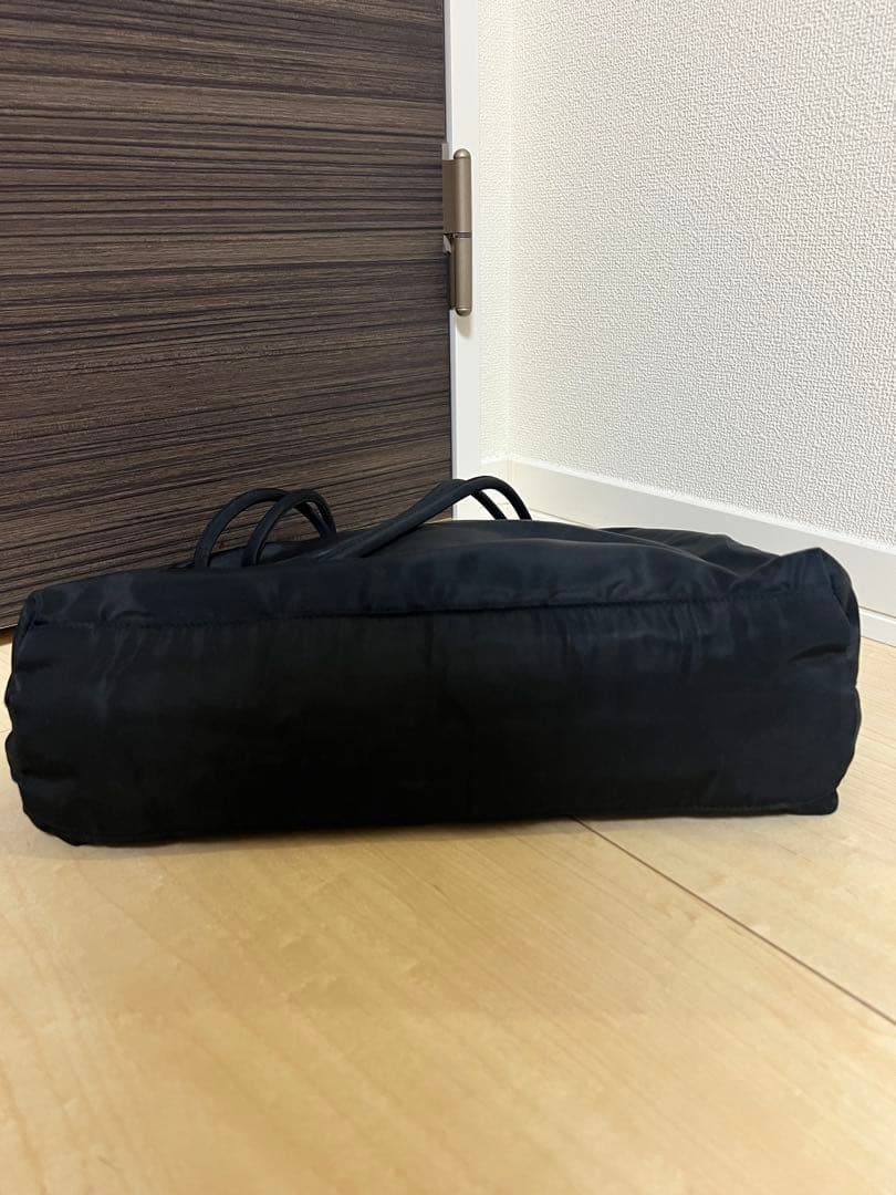 【人気】PRADA ナイロン トートバッグ 三角プレート 王冠