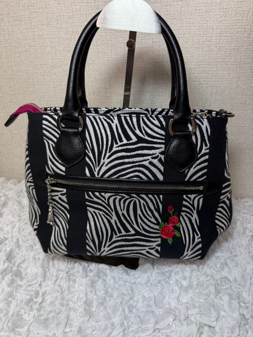 Think Bee! 2wayバッグ ジャカード ゼブラ柄 バラ刺繍 レザー 黒