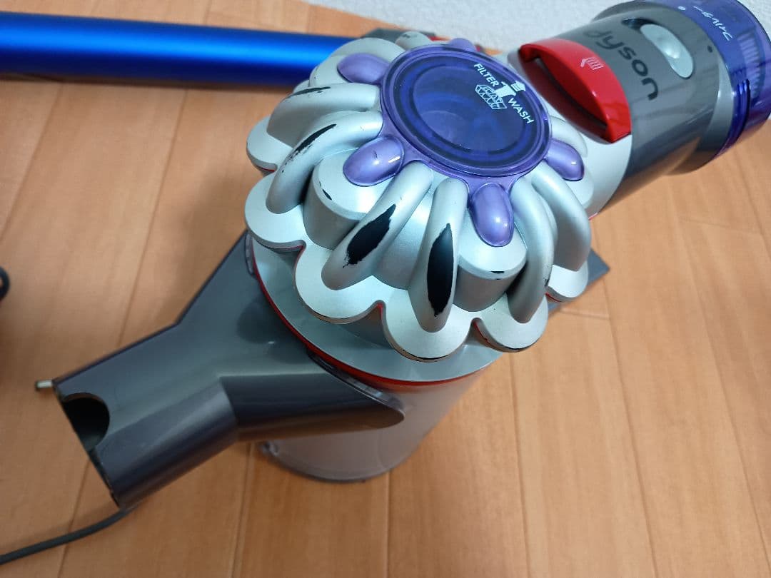 ダイソン V8 コードレスクリーナー SV25　分解洗浄品