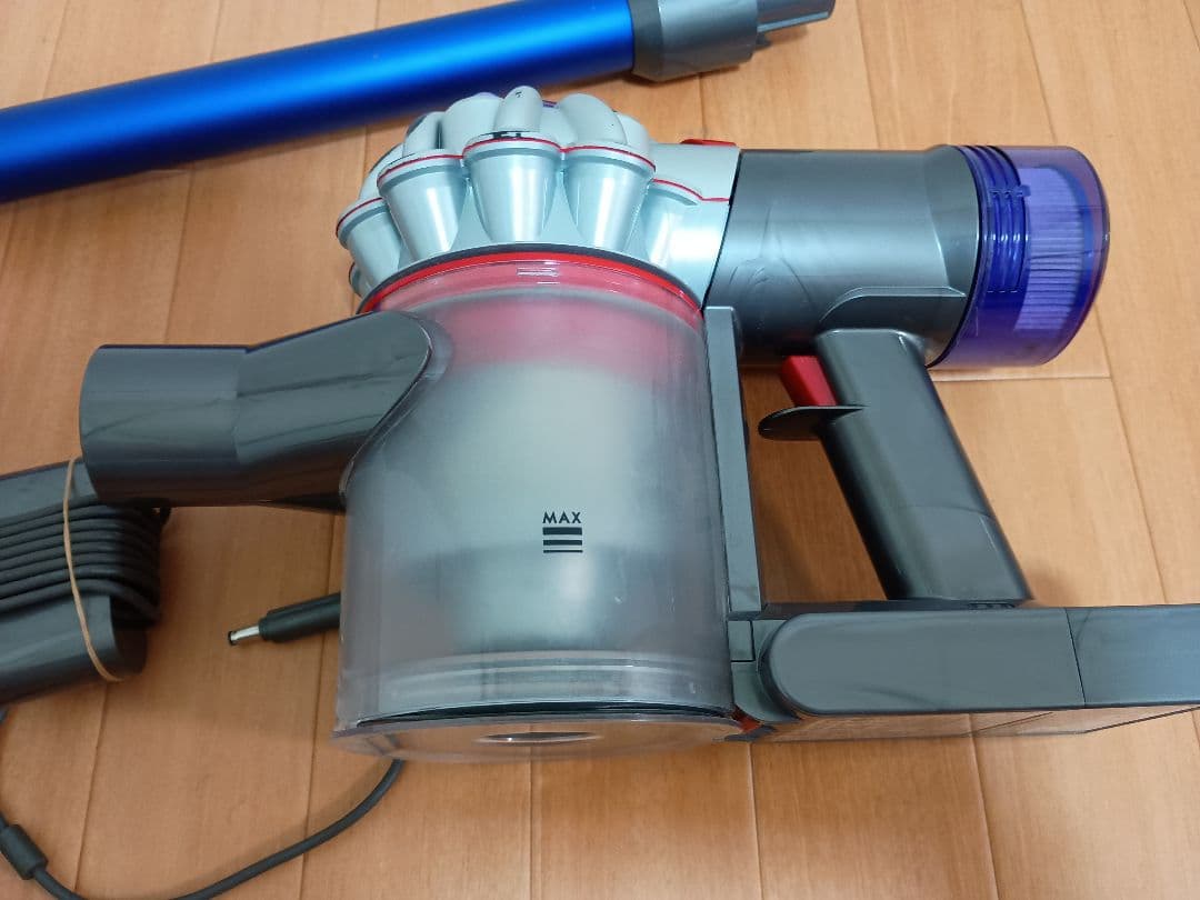 ダイソン V8 コードレスクリーナー SV25　分解洗浄品