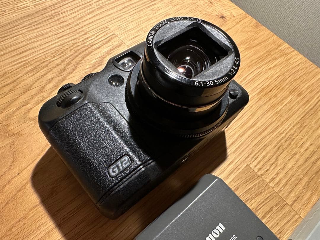 ⭐︎美品⭐︎ Canon G12 コンデジ 2バッテリー ストラップ 充電器付き