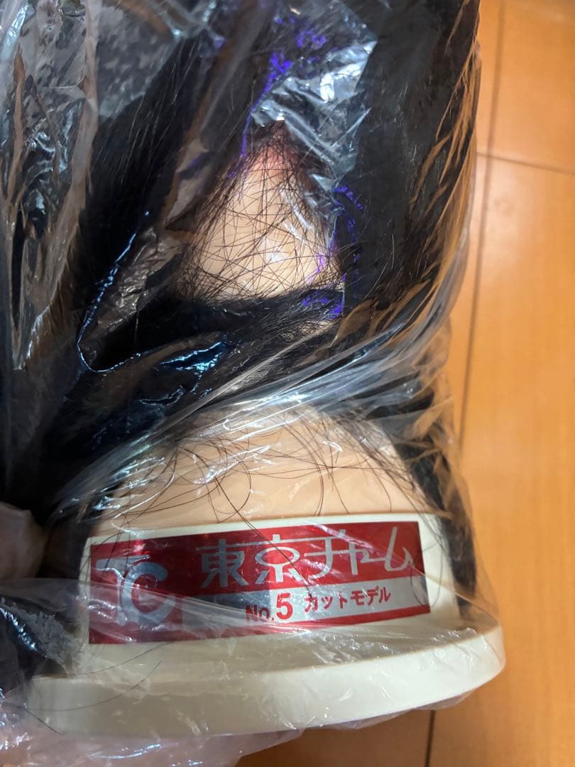 美容師国家試験用カットウィッグ本番用3台、練習用1台、他3台