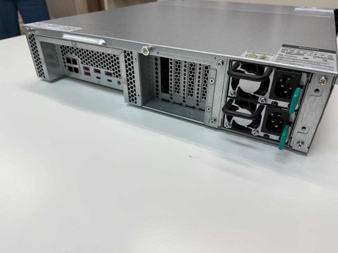 QNAP 12ベイ TVS-1272XU-RP HDDなし