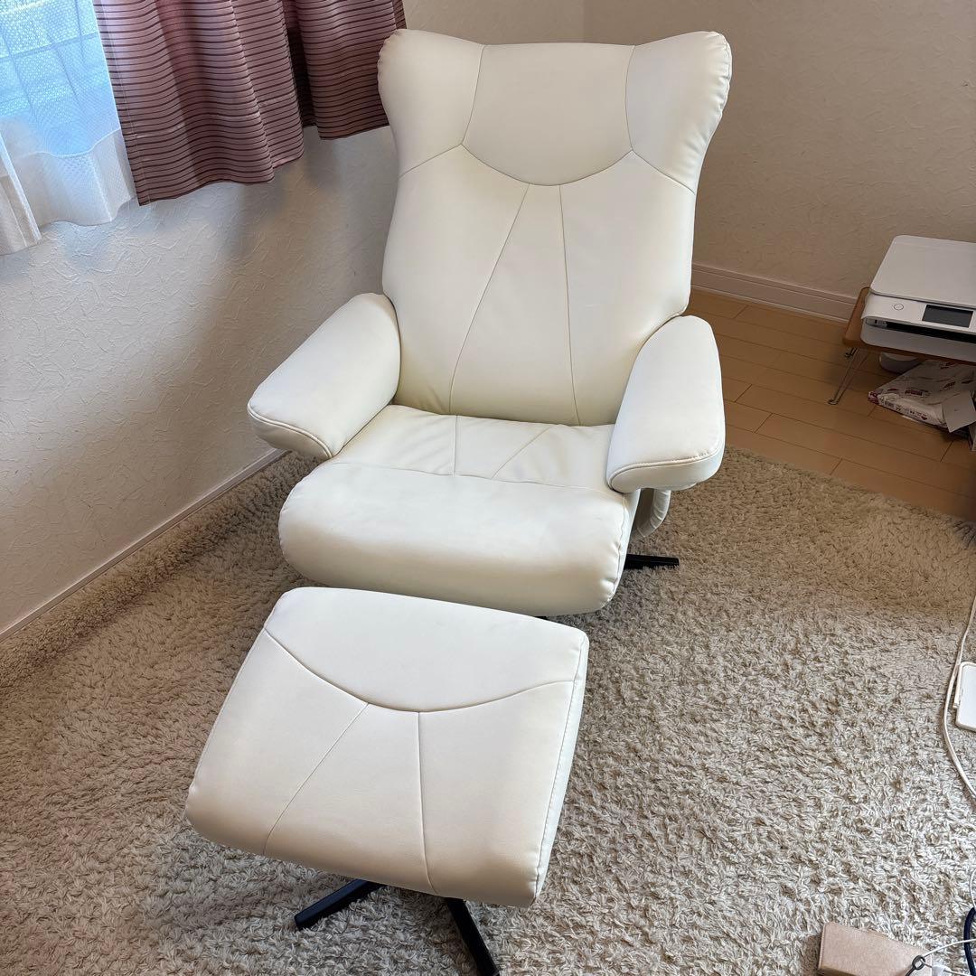 ニトリ　ホワイトリクライニングチェア＆オットマン