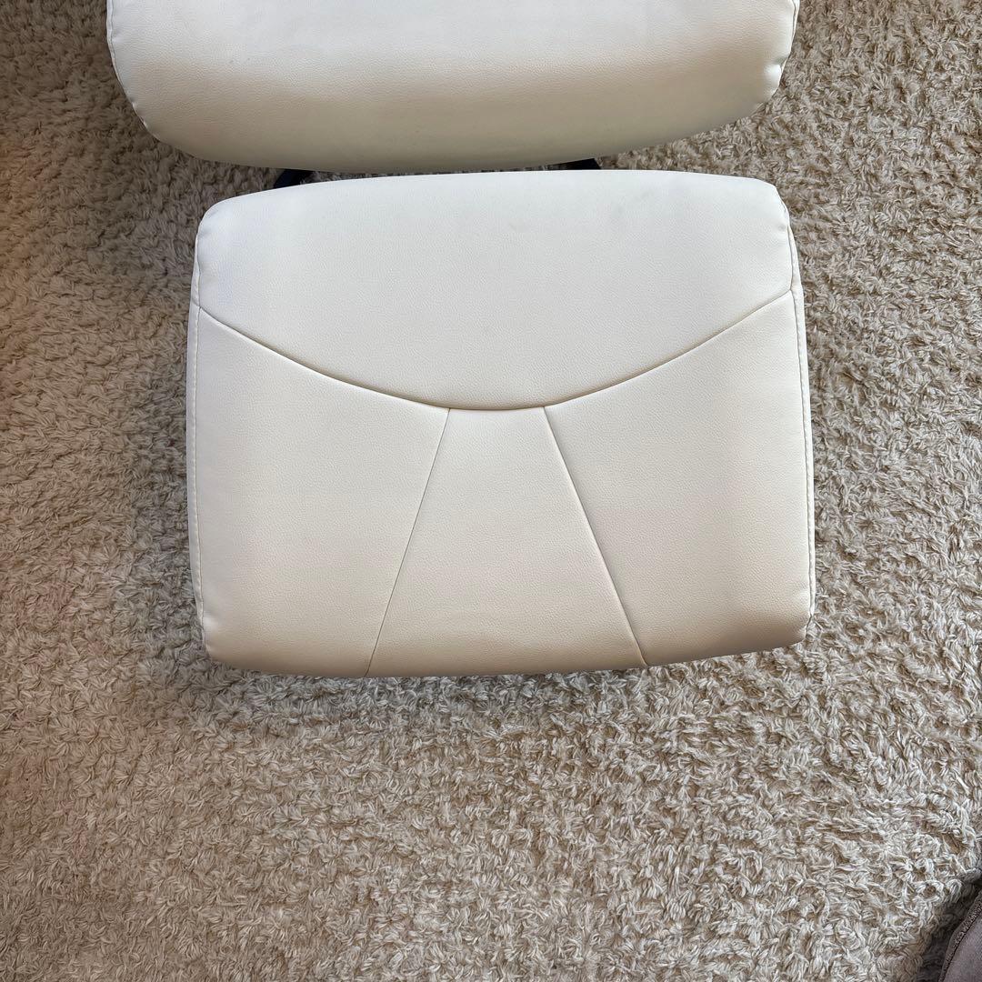 ニトリ　ホワイトリクライニングチェア＆オットマン