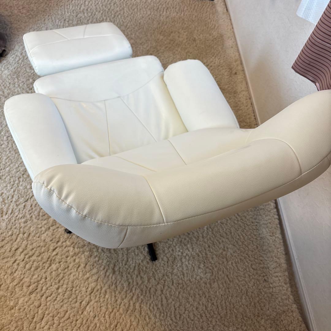 ニトリ　ホワイトリクライニングチェア＆オットマン