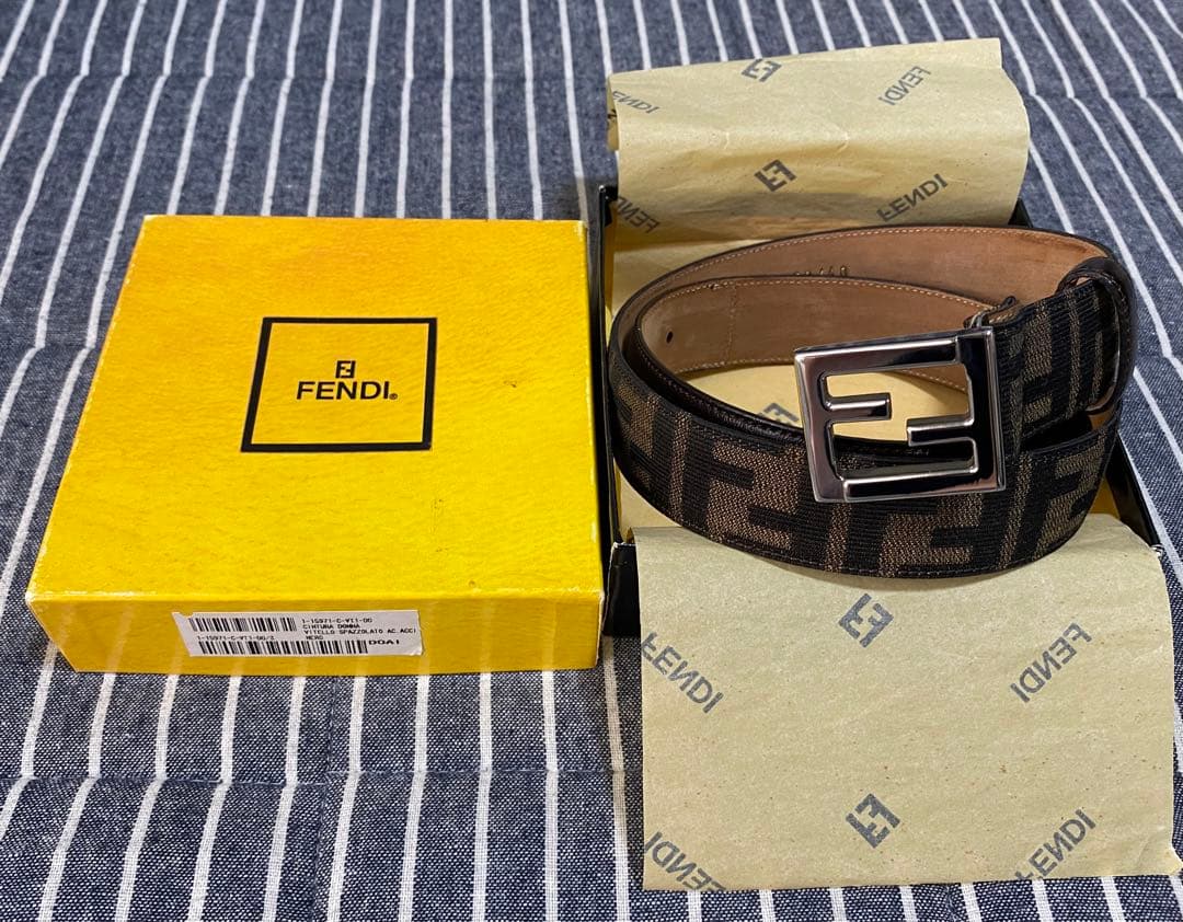 最終値下げ　FENDI フェンディ　シルバーバックルベルト　ズッカ柄