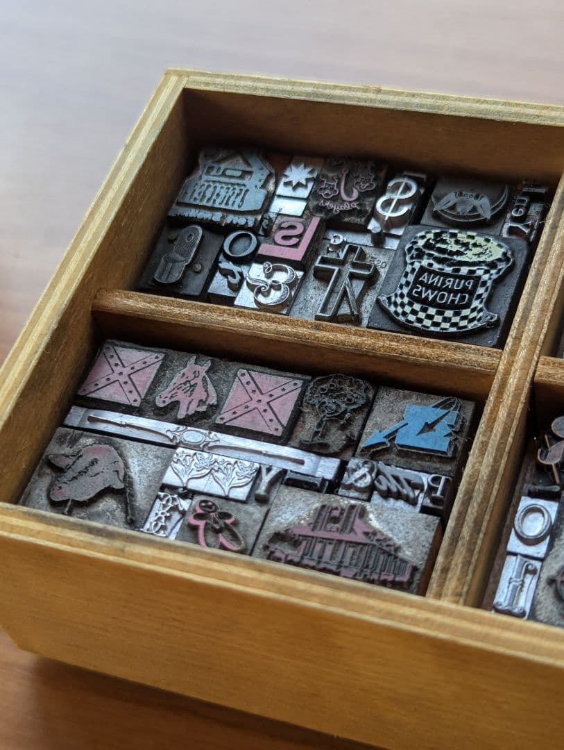 活版印刷　木製土台の活字など　C