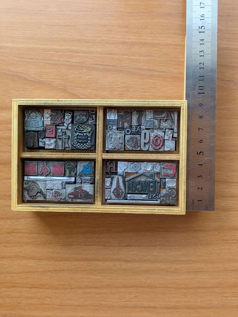 活版印刷　木製土台の活字など　C