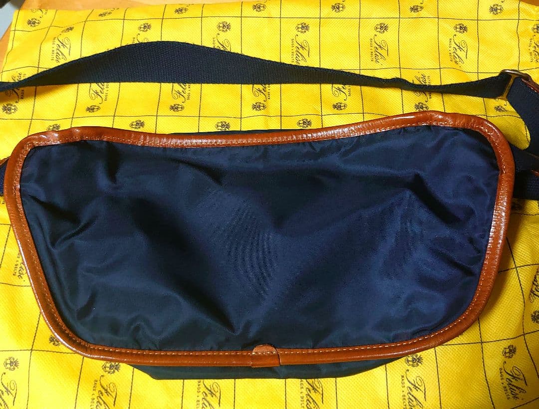 週末限定価格　フェリージ 799/10 ボディバッグ ネイビー