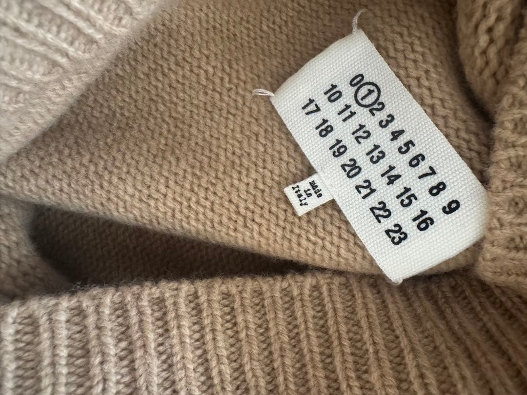 マルタンマルジェラベージュ タートルネック ニット