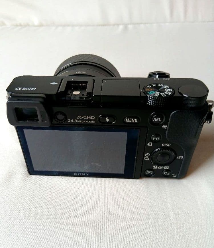 SONY α6000 ミラーレスカメラ 　&未使用バッテリー、レンズフィルター
