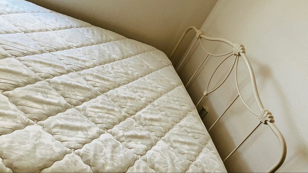 【マットレス付き&送料込み】ダブルベッド　ローラアシュレイ