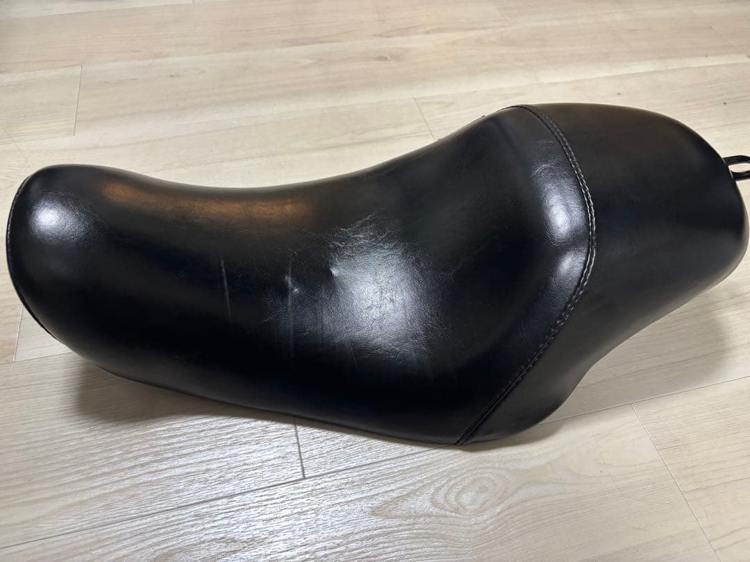 Le Pera スポーツスターシングルブラックシート