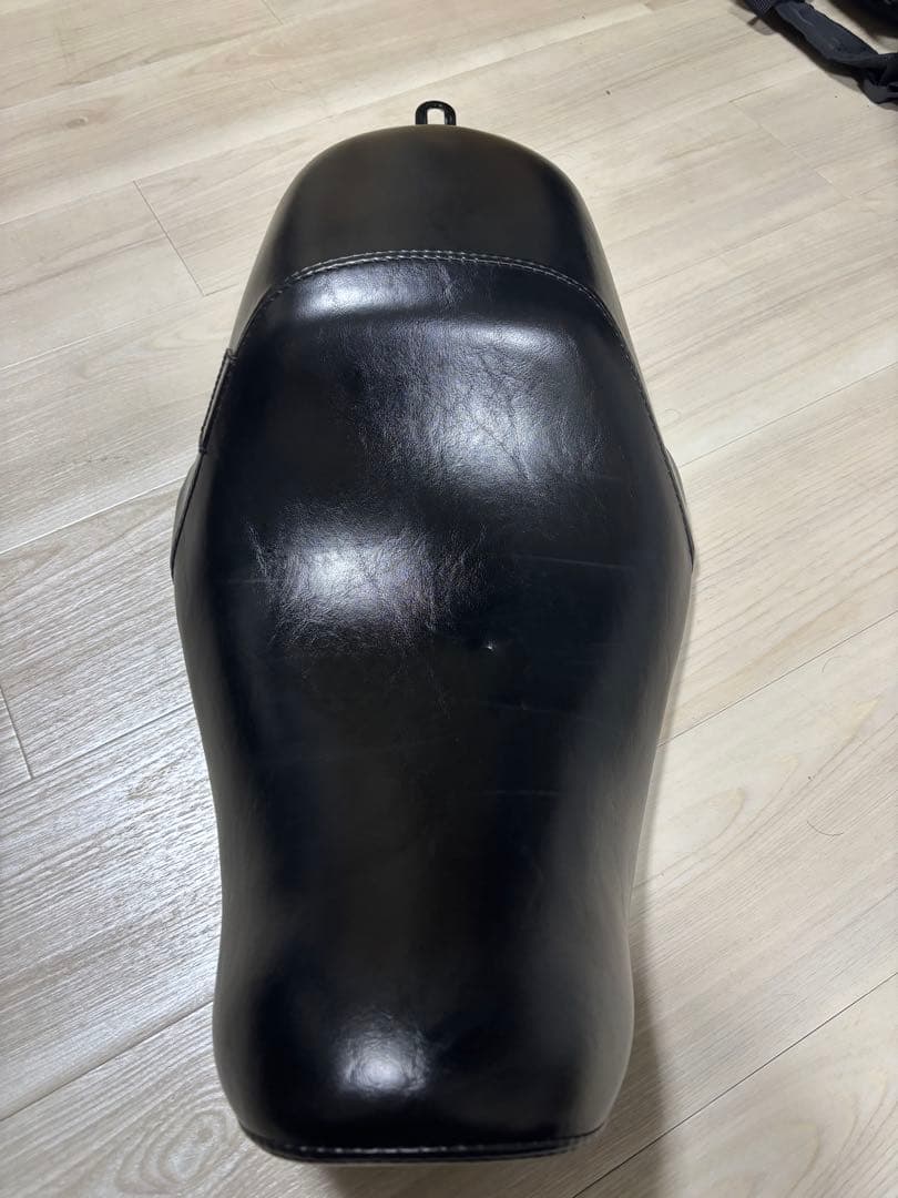 Le Pera スポーツスターシングルブラックシート