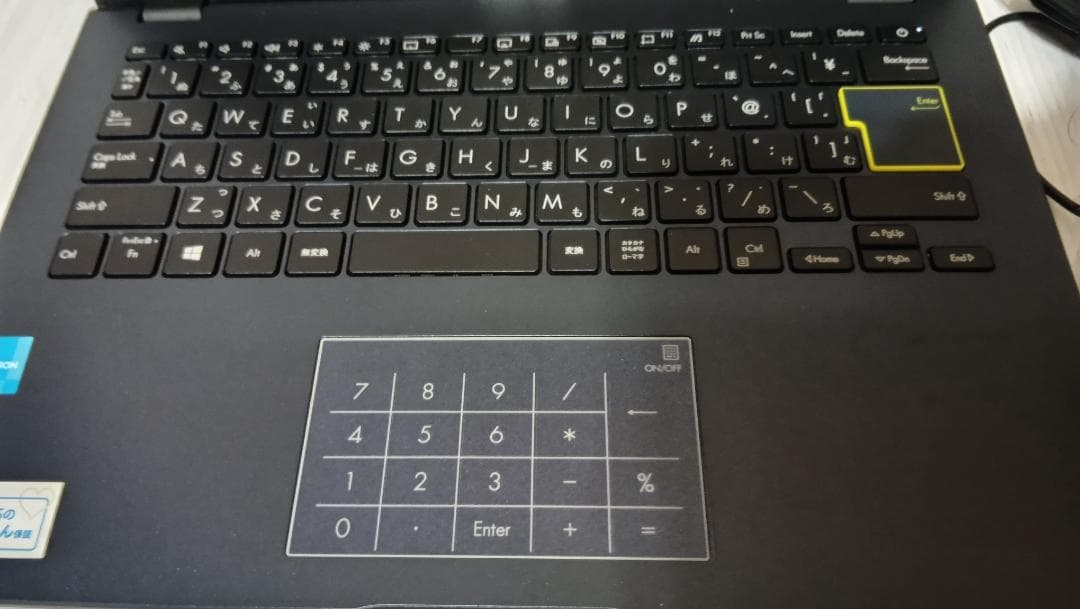 Asus E410KA Celeron ナンバーパッド付き