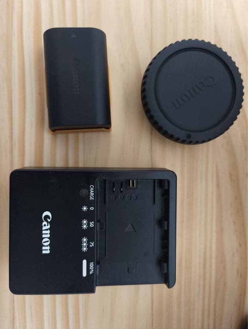 ほぼ新品Canon EOS 6D Mark II 赤ラインレンズ