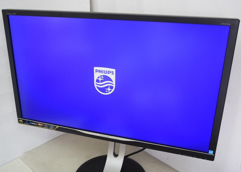 フィリップス Brilliance 328P 4K 液晶モニター/31.5型