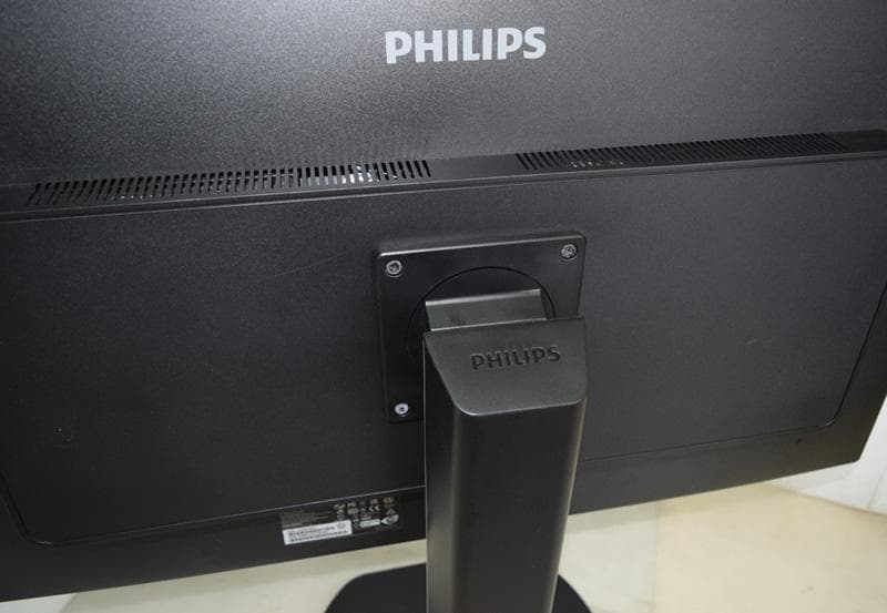 フィリップス Brilliance 328P 4K 液晶モニター/31.5型