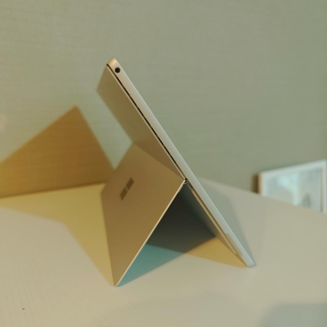 Microsoft Surface Pro 1796 (第5世代)