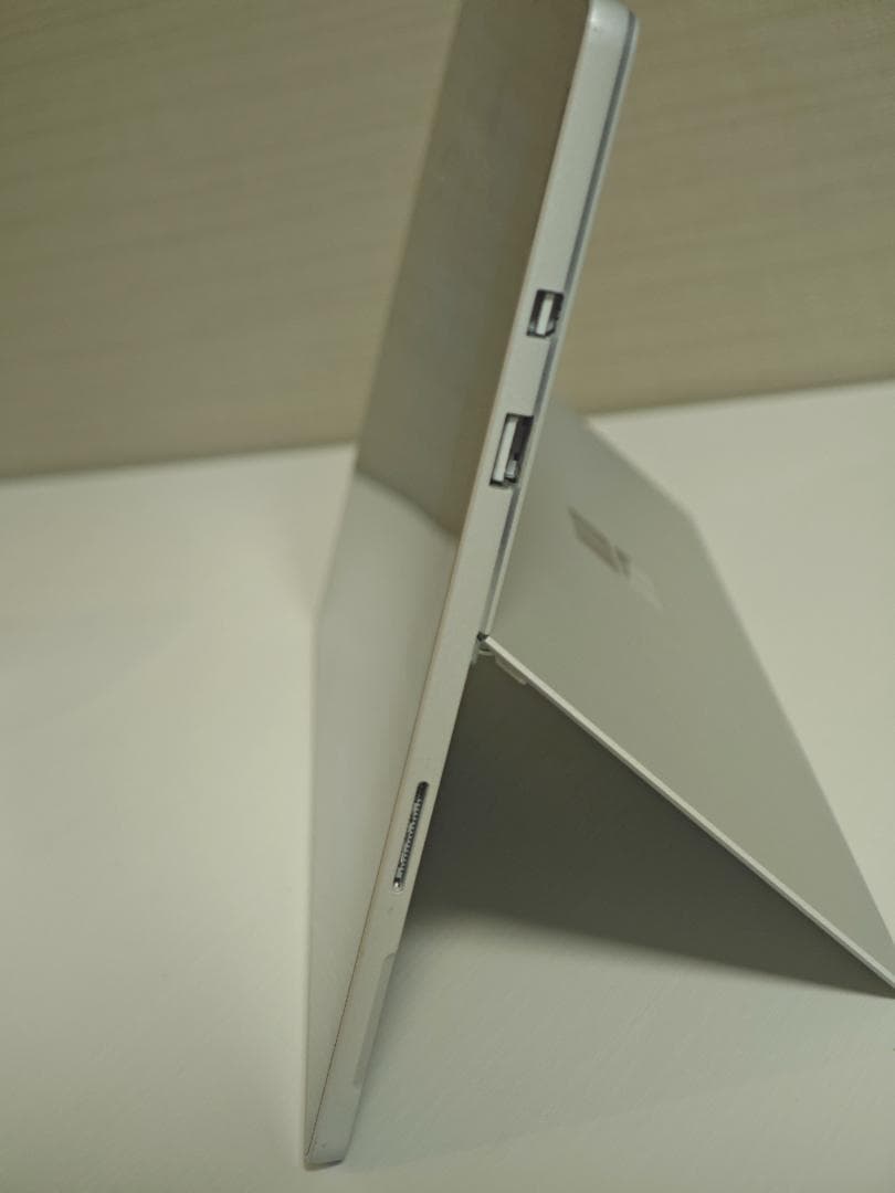 Microsoft Surface Pro 1796 (第5世代)