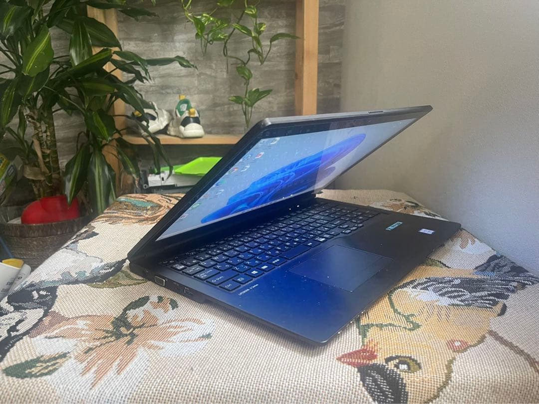 富士通　PCパソコンノ-ト　Corei5-7300U SSD Windows11