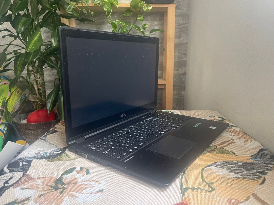 富士通　PCパソコンノ-ト　Corei5-7300U SSD Windows11