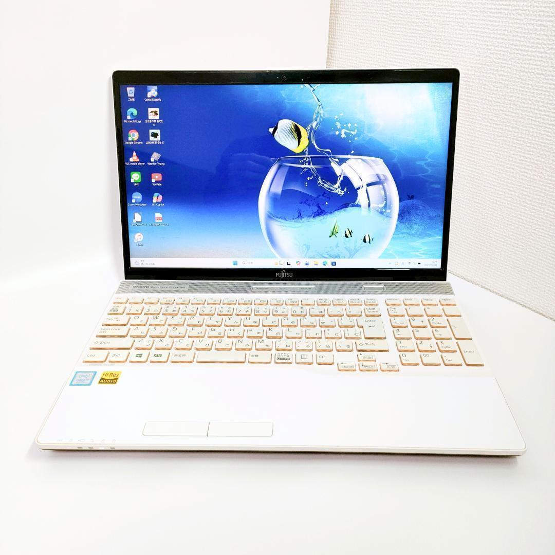 第8世代i7✨️Windows11 SSD 富士通 カメラ付き白ノートパソコン