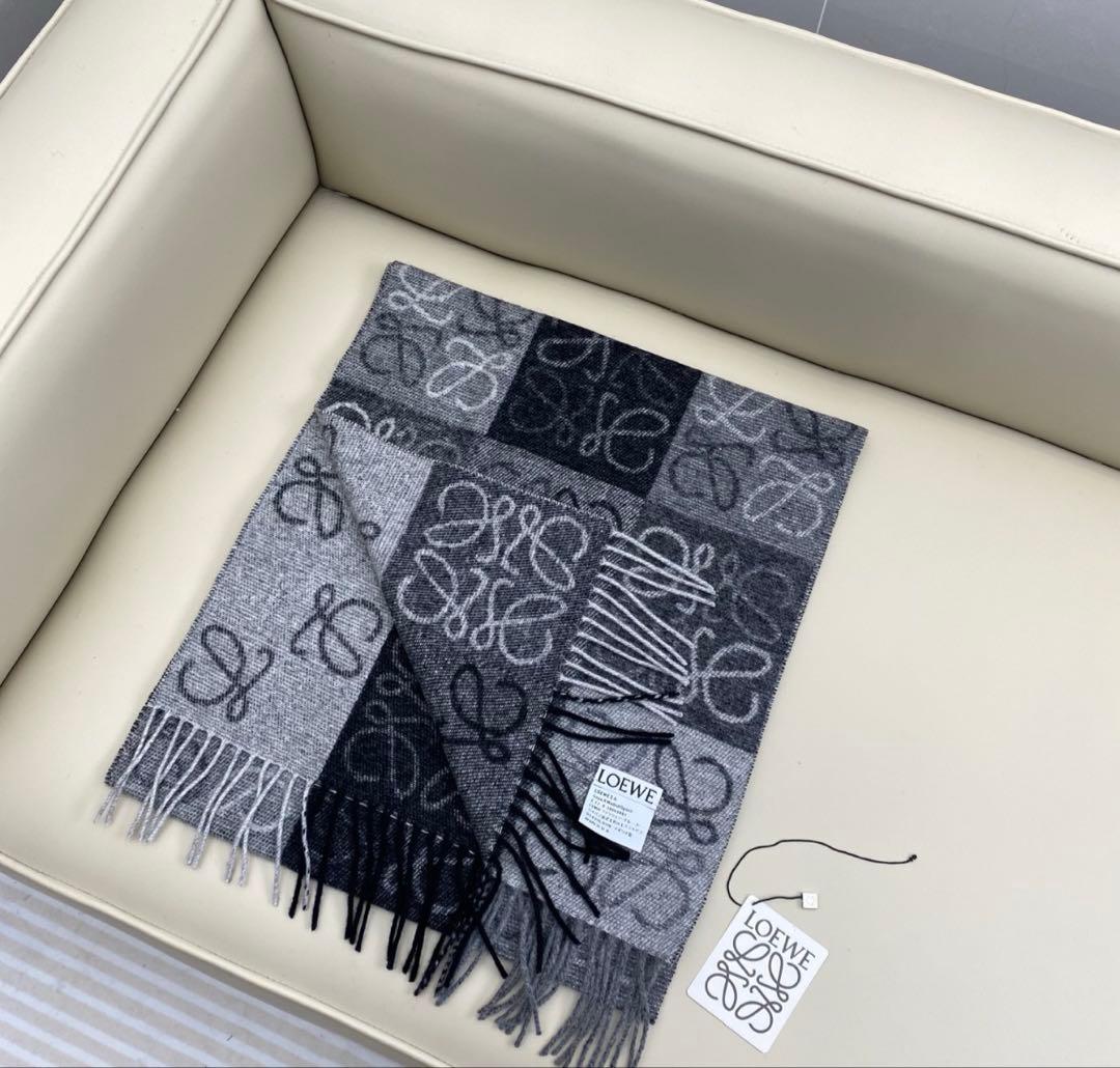 LOEWE マフラー グレー 配色