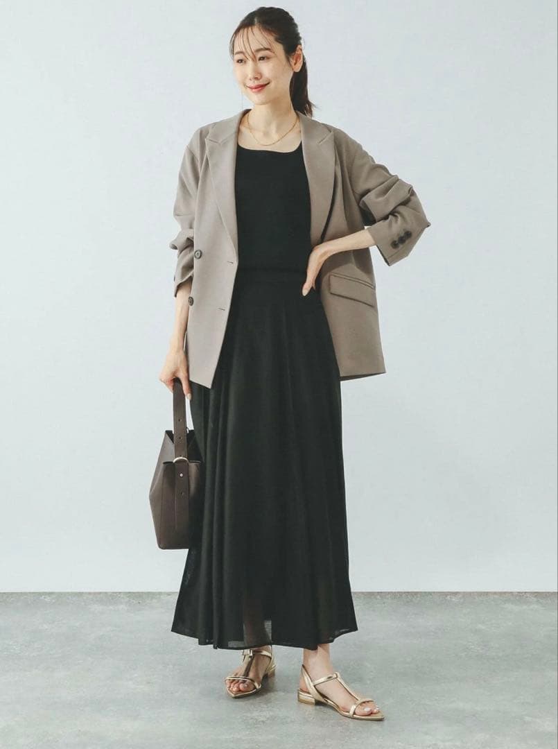 パンツスーツ&ツイードノーカラージャケット