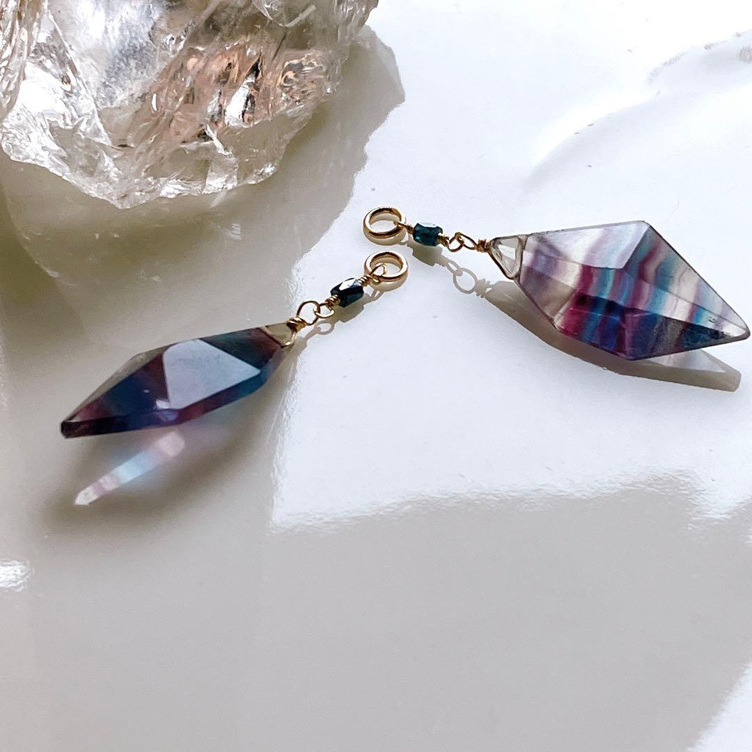 tama◆スピンドルカット バイカラーフローライト×ブルーダイヤチャーム