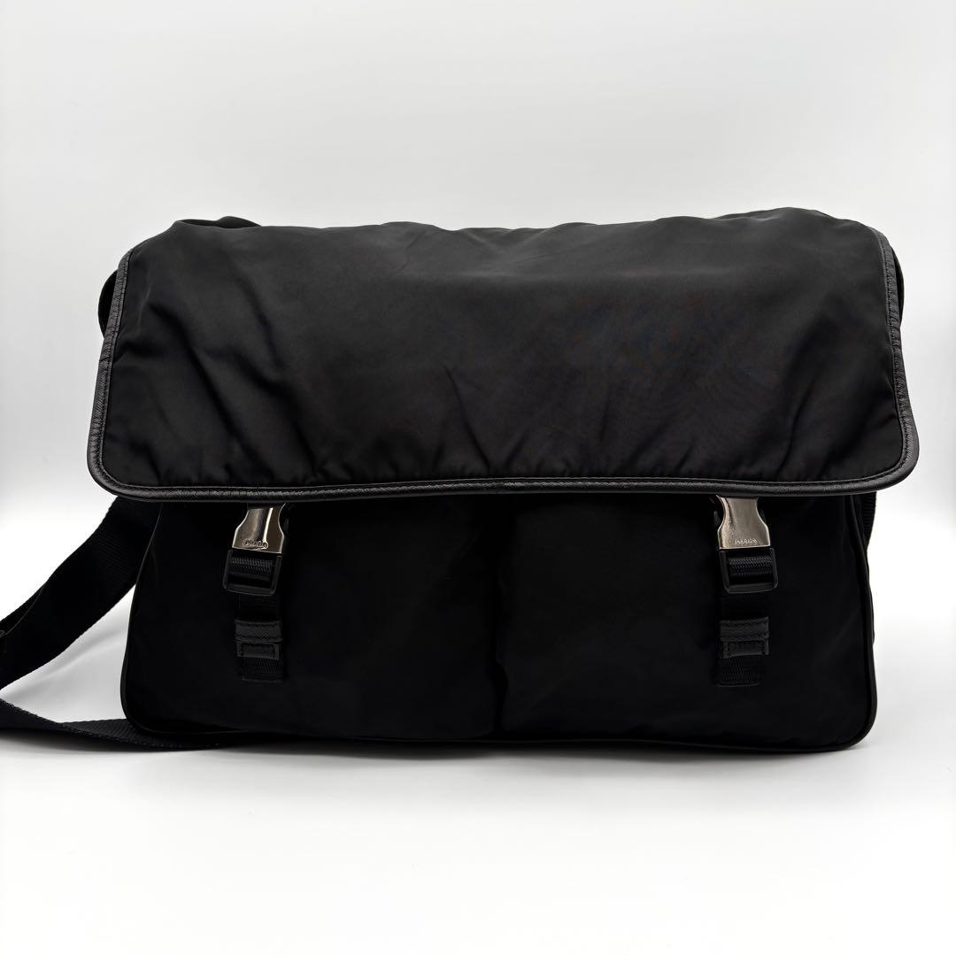 【A4収納可】プラダ　メッセンジャーバッグ サフィアーノレザー　大容量　ナイロン