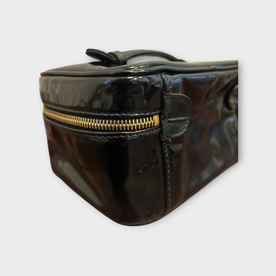 CHANEL シャネル バニティバッグ 化粧ポーチ 小物入れ　エナメル