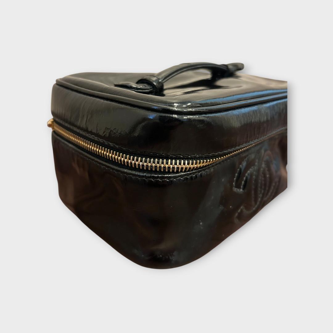 CHANEL シャネル バニティバッグ 化粧ポーチ 小物入れ　エナメル