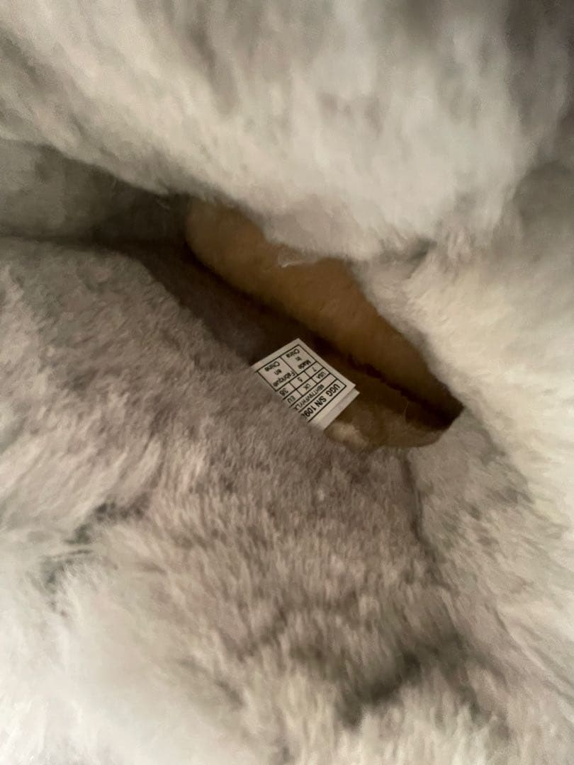 美品UGGムートンブーツ グレー7 スワロフスキーWOTERRESISTANT