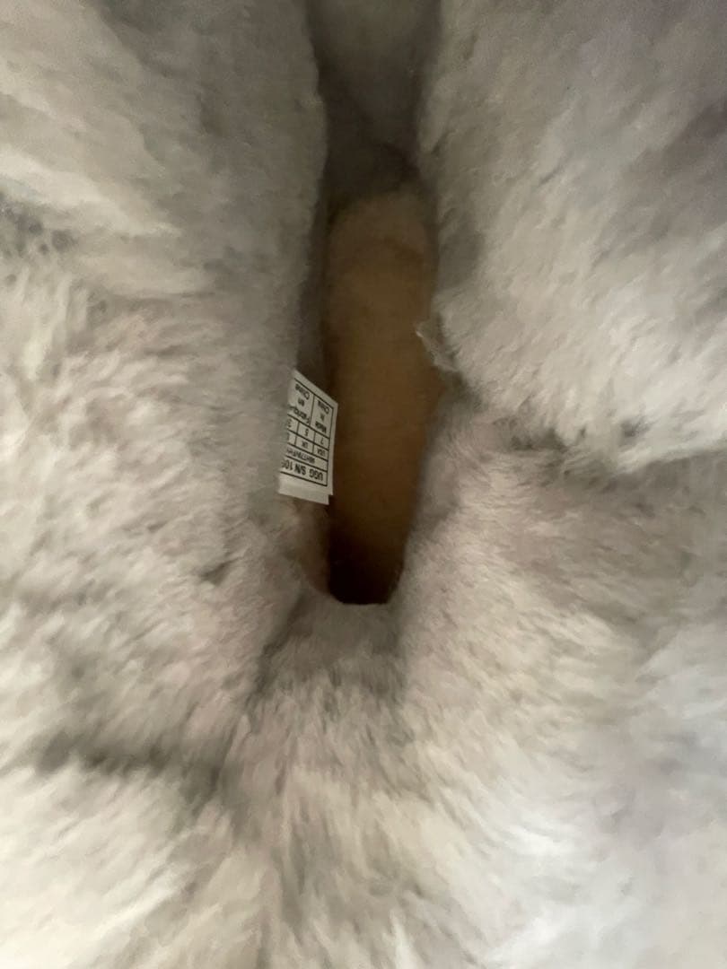 美品UGGムートンブーツ グレー7 スワロフスキーWOTERRESISTANT