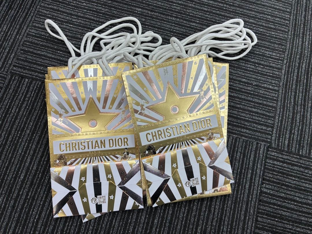 週末セール　ディオール　クリスマス限定ショッパー2025 ホリデー　100枚