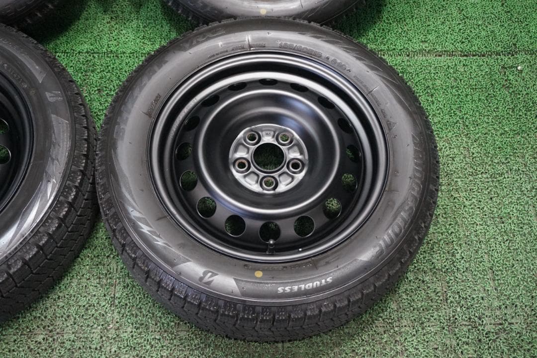 シエンタ純正　カスタムブラックエディション　185/60R15　VRX2　バリ山