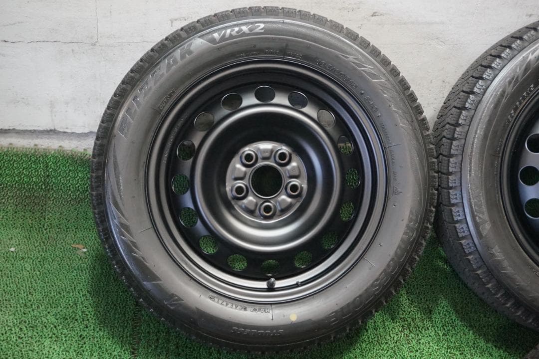 シエンタ純正　カスタムブラックエディション　185/60R15　VRX2　バリ山
