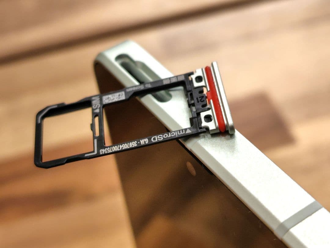 【ジャンク品】AQUOS SENSE8 SH54D ペールグリーン　本体